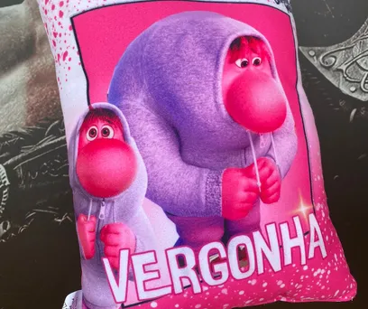 ALMOFADA DIVERTIDAMENTE 2 - VERGONHA 
