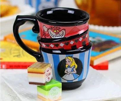 CANECA DE PORCELANA TRIO ALICE NO PAÍS DAS MARAVILHAS 