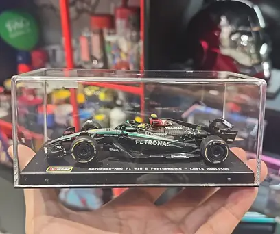 Formula 1 Mercedes F1 W15 - Lewis Hamilton - 1/43 - Bburago
