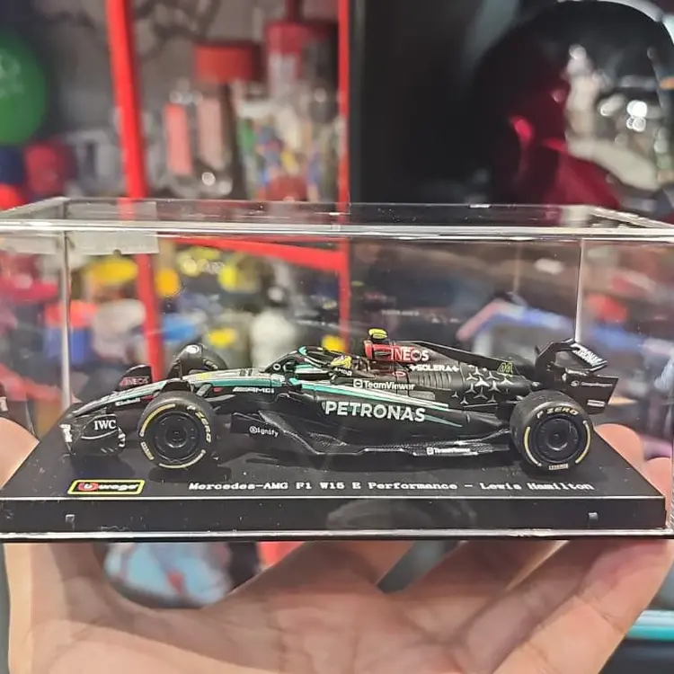 Formula 1 Mercedes F1 W15 - Lewis Hamilton - 1/43 - Bburago