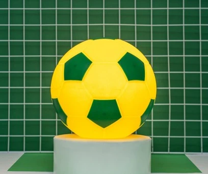 LUMINÁRIA BOLA DE FUTEBOL VERDE E AMARELA 