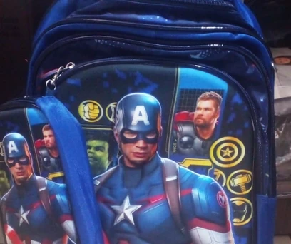 MOCHILA DE RODINHA CAPITÃO AMÉRICA 