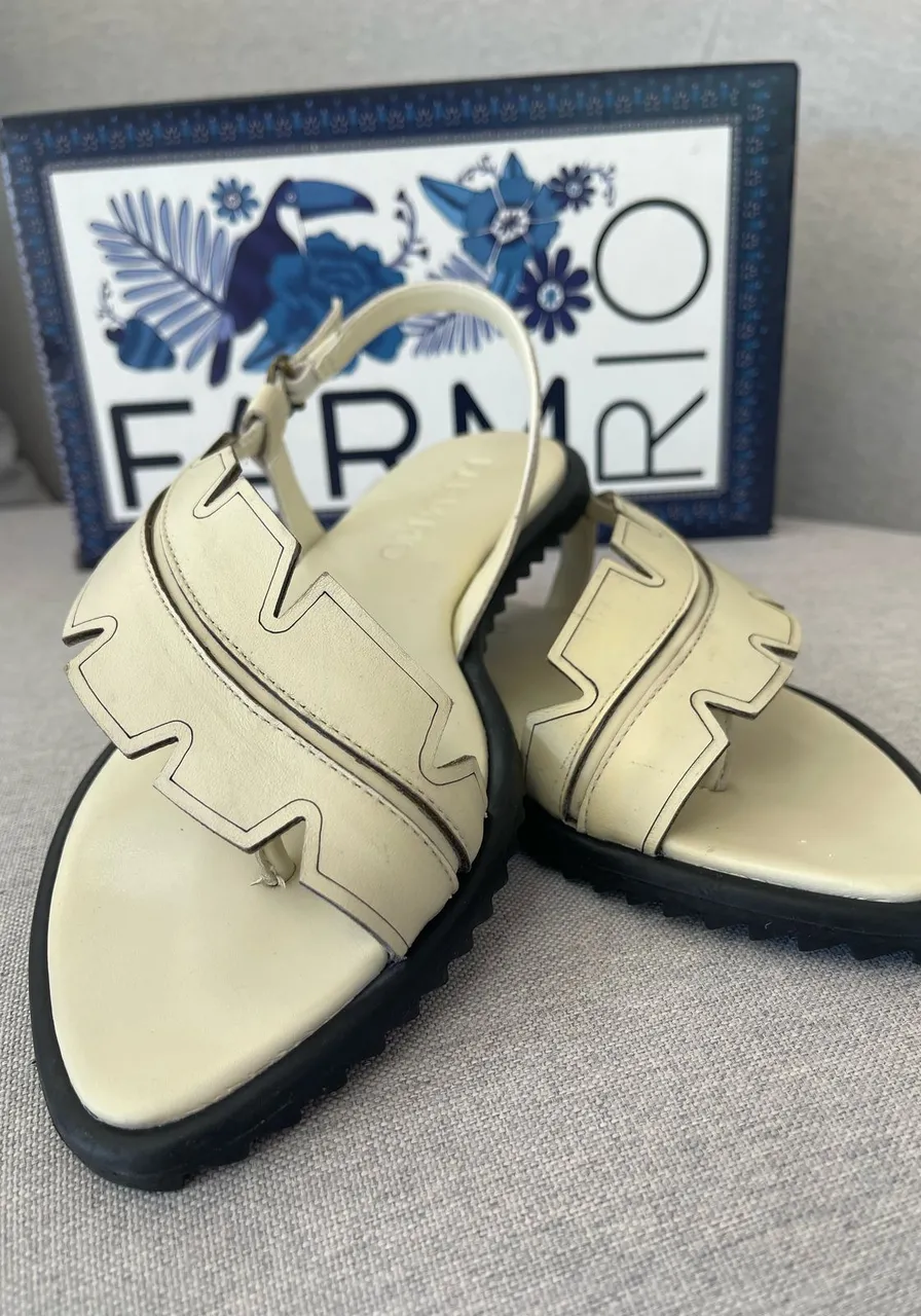 Sandália Salto Rasteiro Nude Farm Rio Ref 14227