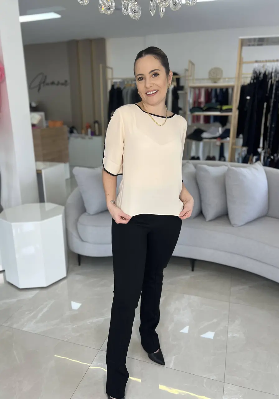 Blusa Morena Rosa Detalhes Manga