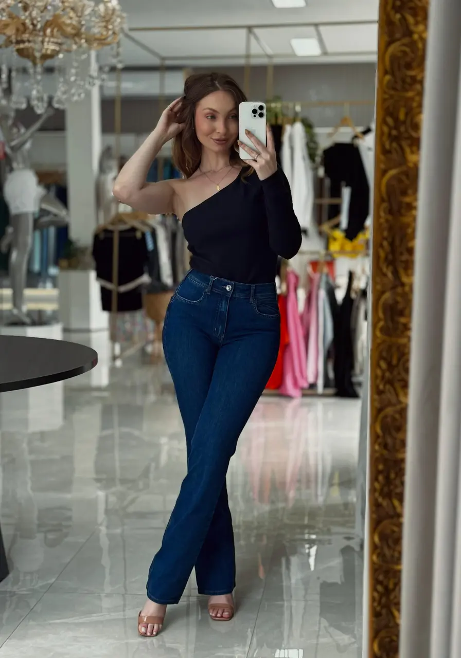 Blusa Canelada Uma Manga Só Preto