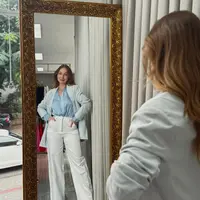 Blazer Alongado Em Crepe Cinza - imagem 3