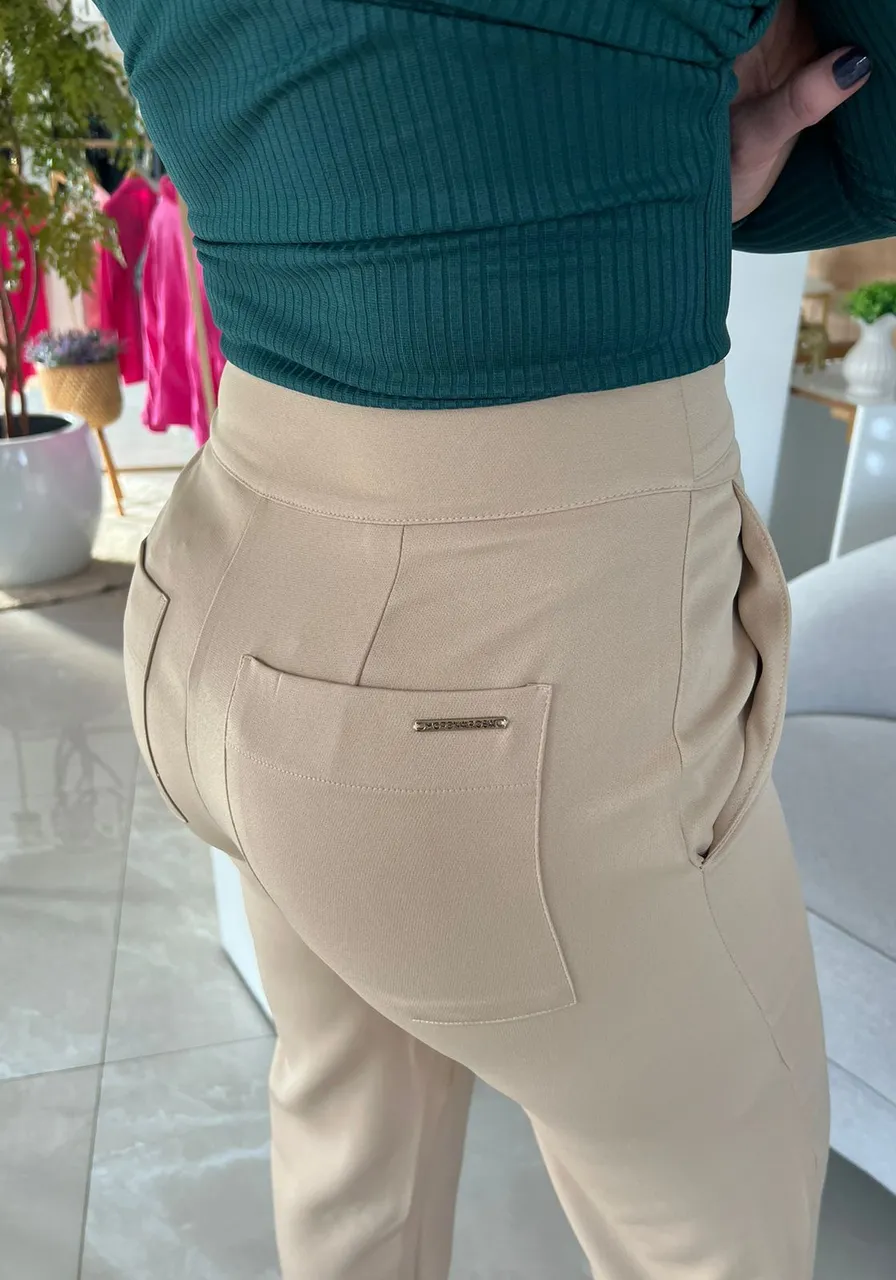 Calça Reta Alfaiataria Detalhe Cós