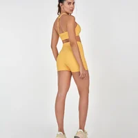 Short Curto Com Bolso Alto Giro Amarelo - imagem 1