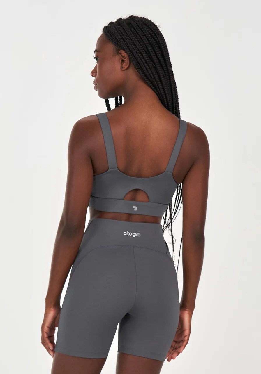 Top Com Bolso E Recorte Alto Giro