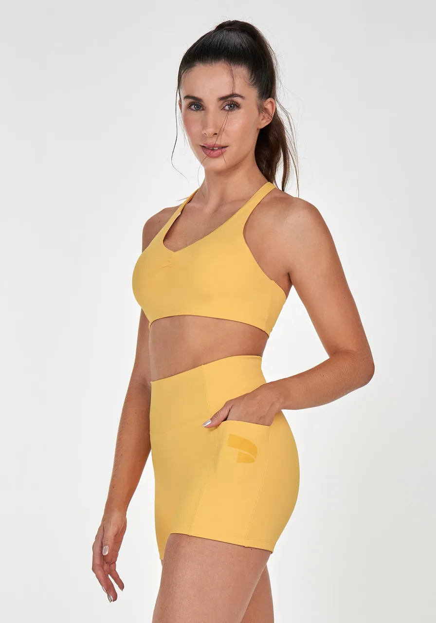 Short Curto Com Bolso Alto Giro Amarelo