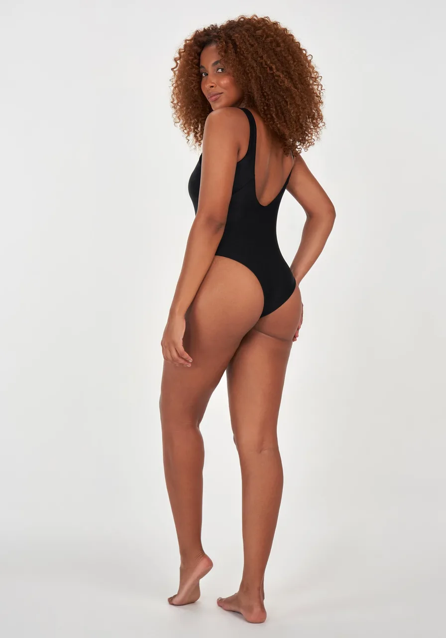 Maiô Decote V Com Argolas Alto Giro