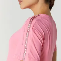 T-shirt Abertura Lateral e Faixa Personalizada Rosa - imagem 3