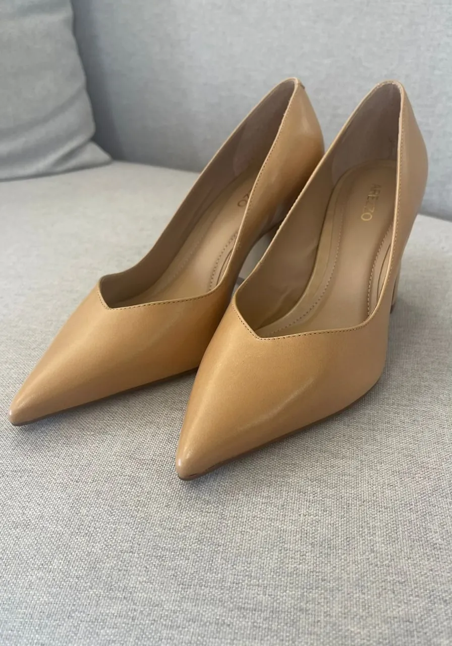 Scarpin Nude Couro Bico Fino Arezzo Ref 14219