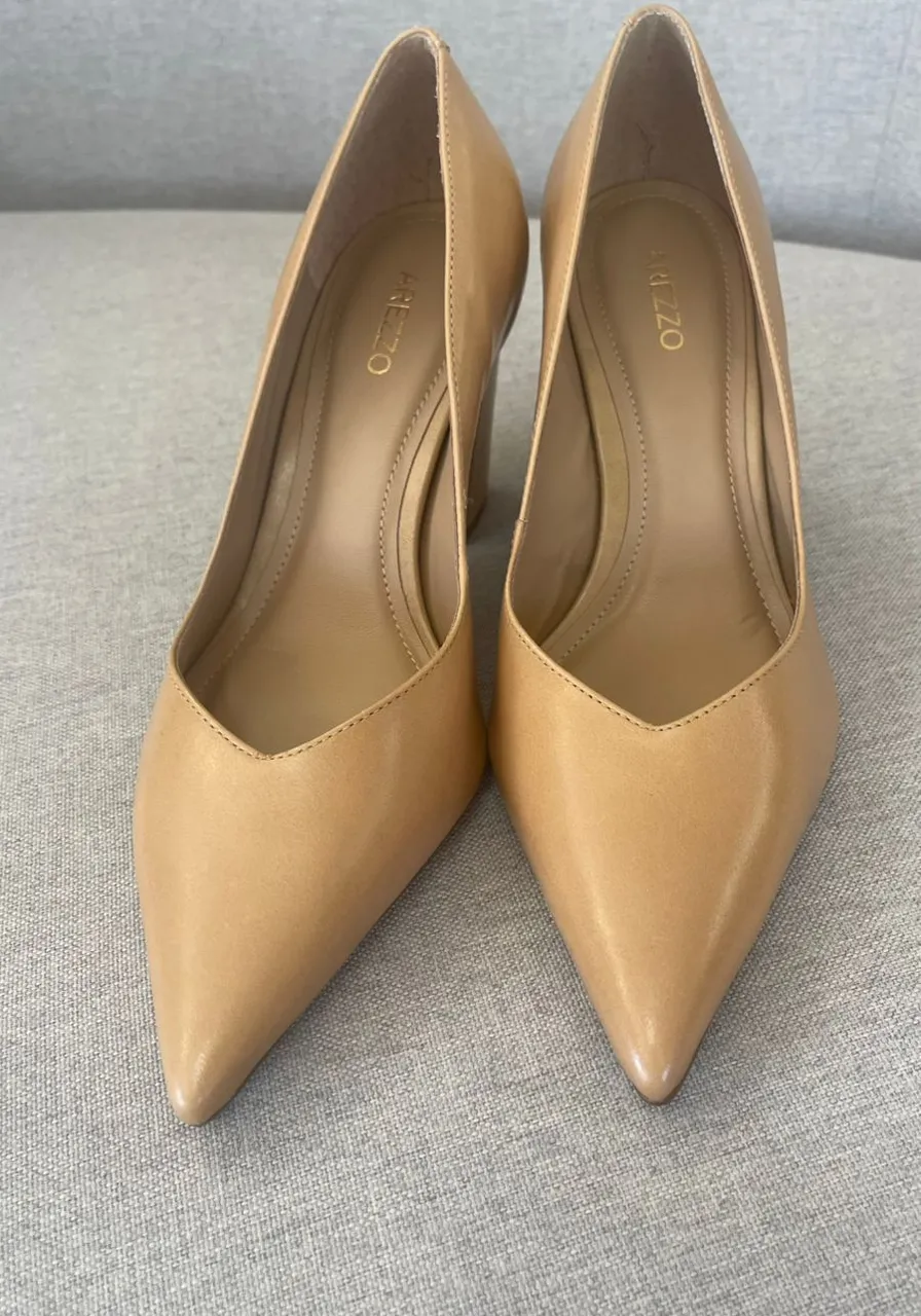 Scarpin Nude Couro Bico Fino Arezzo Ref 14219