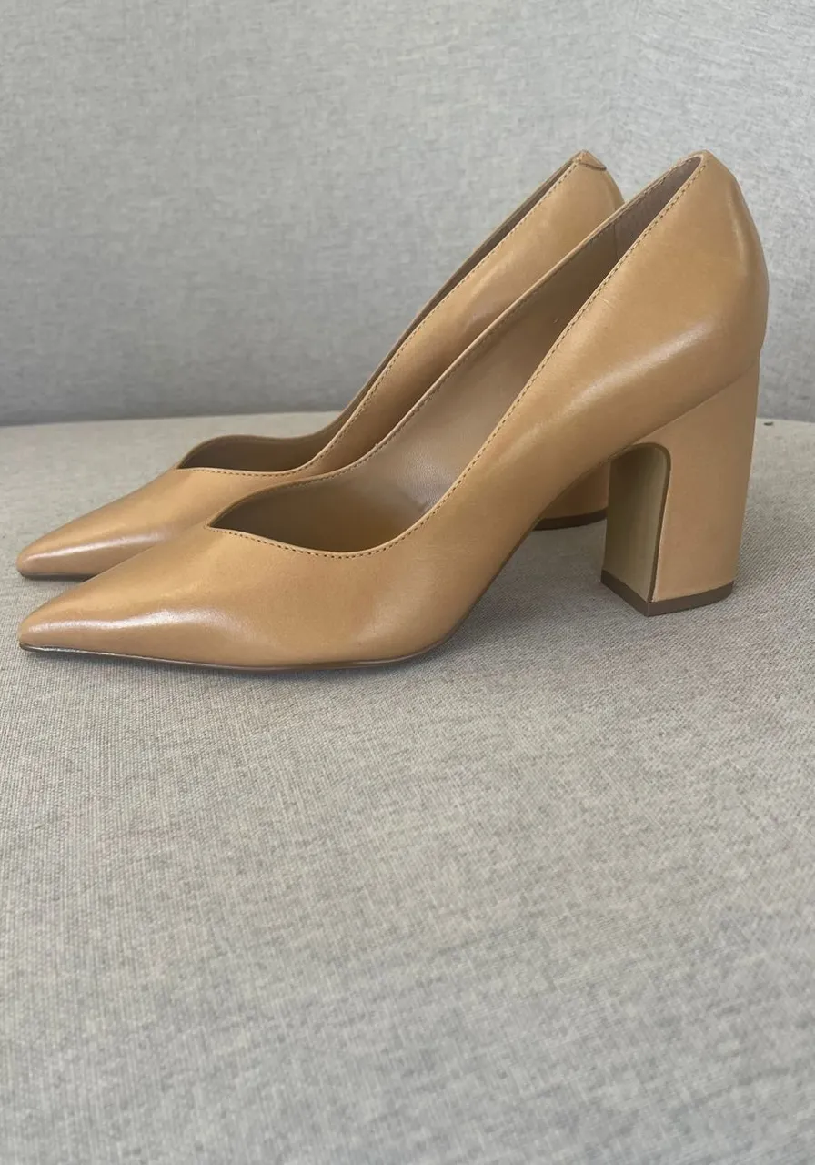 Scarpin Nude Couro Bico Fino Arezzo Ref 14219