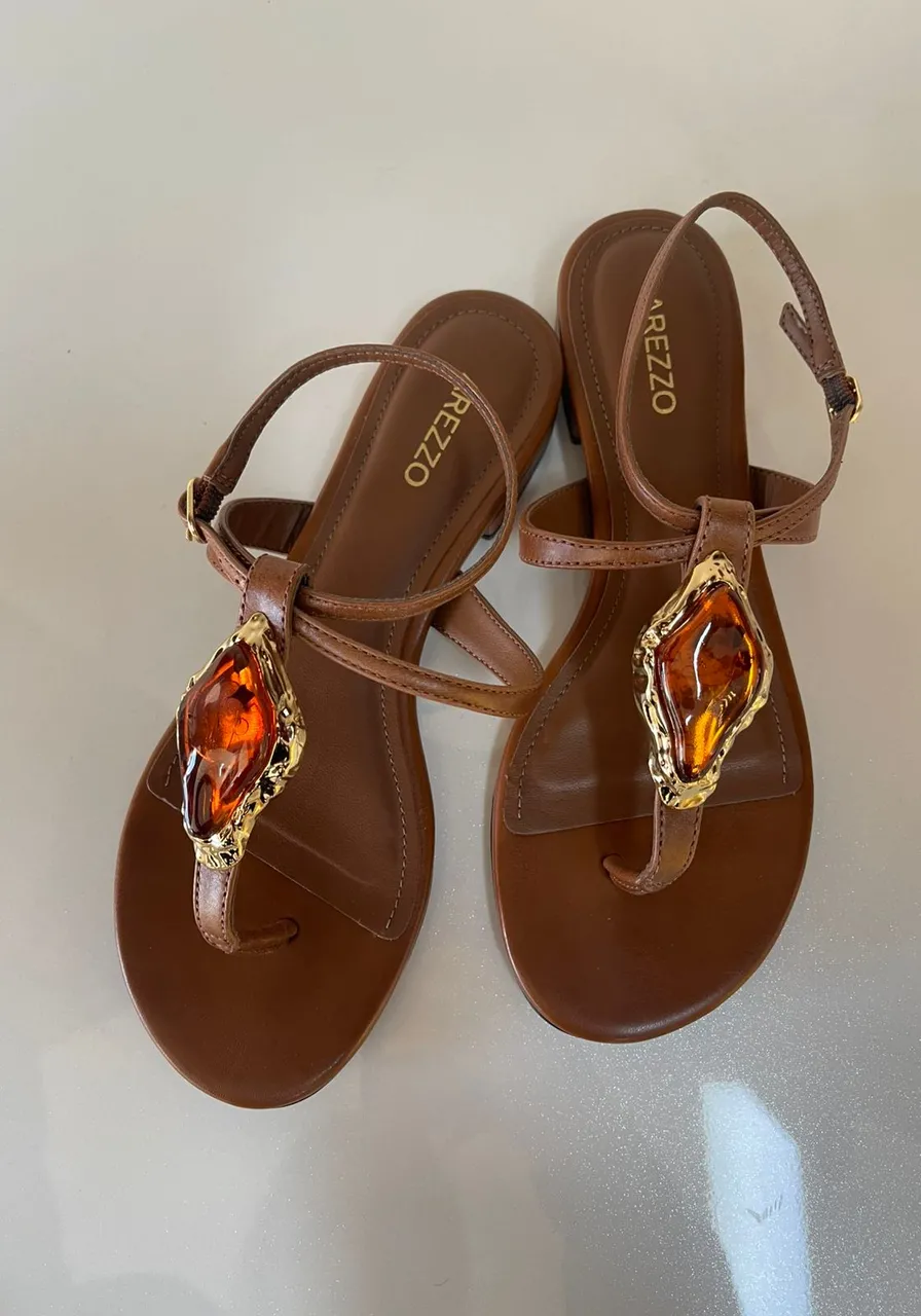 Sandália Salto Rasteiro Couros Marrom Arezzo Ref 14228