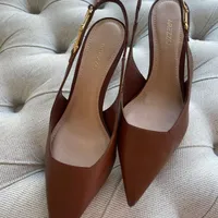 Scarpin Salto Baixo Marrom Arezzo Ref 13347 - imagem 1