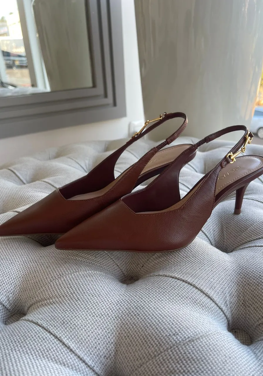 Scarpin Salto Baixo Marrom Arezzo Ref 13347