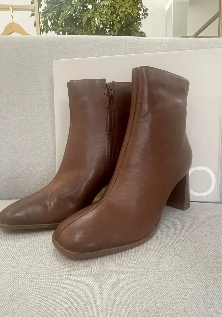 Bota Salto Medio Couros Marrom Arezzo 14816