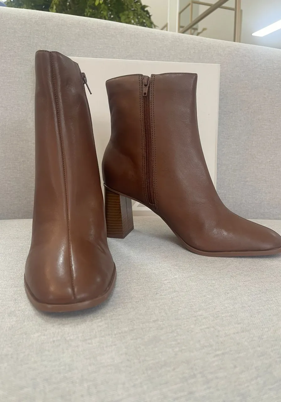 Bota Salto Medio Couros Marrom Arezzo 14816