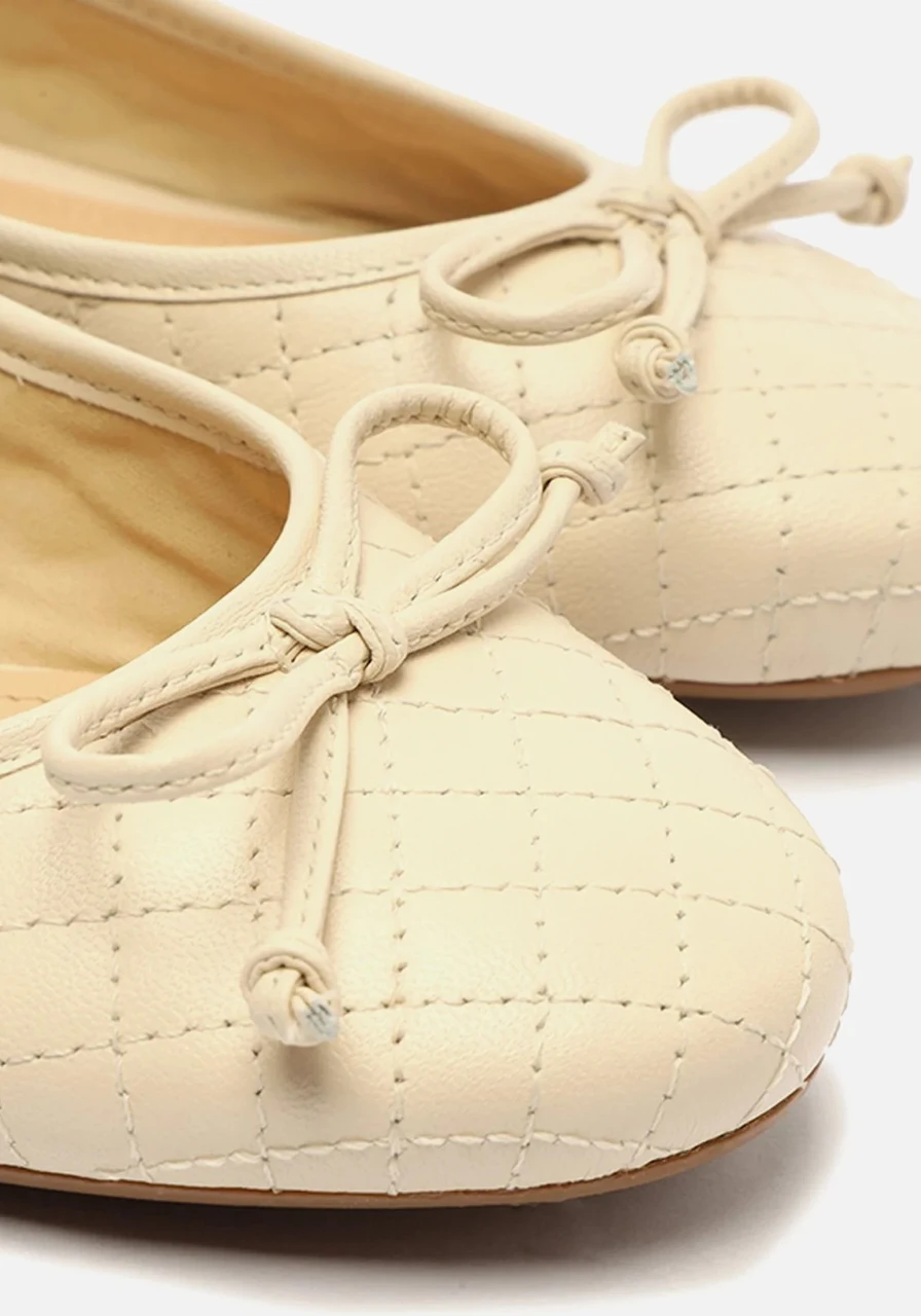 Sapatilha Off-White Matelassê Bico Redondo Arezzo Ref 1335