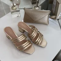 Tamanco Dourada Salto Medio Arezzo  - imagem 2