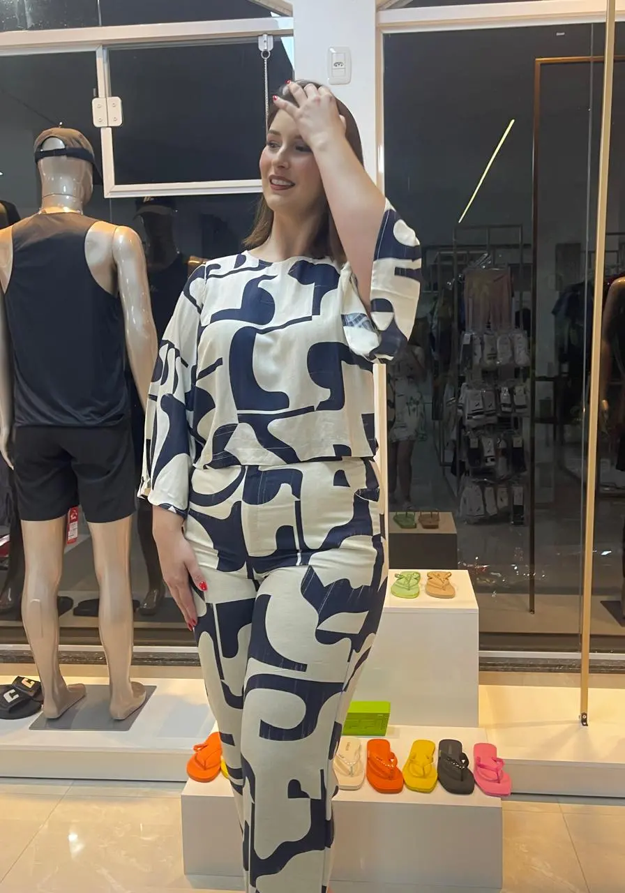 Calça cenoura com pregas est CaCay Ref 13366