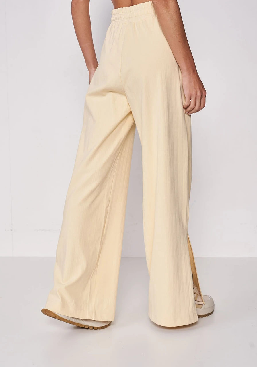 Calça Wide Leg Com Fenda