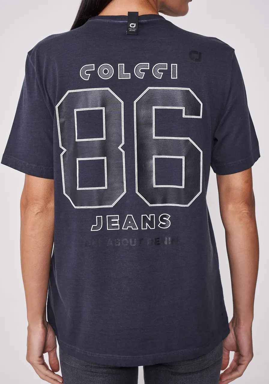 Camiseta Alongada Estampa Nas Costas
