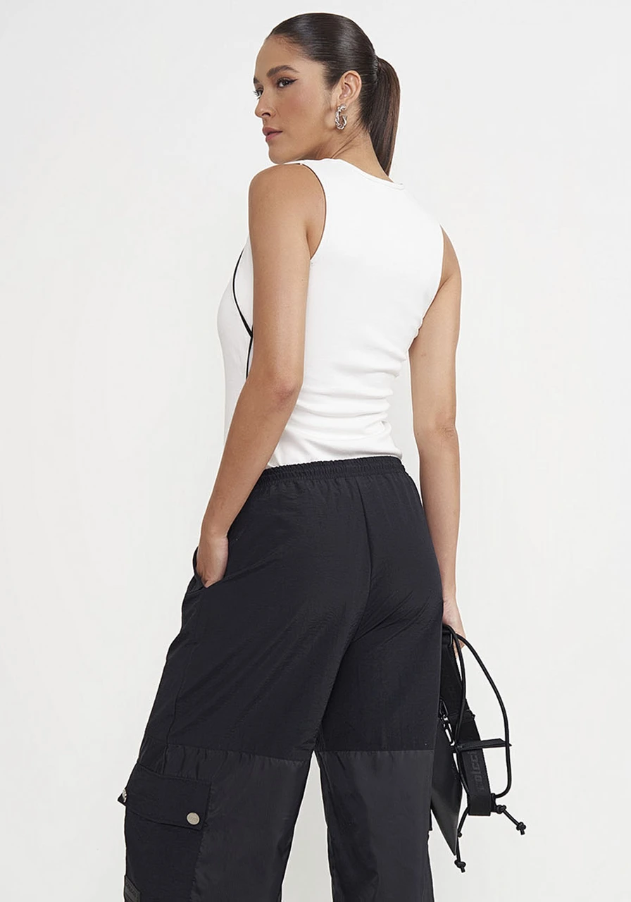 Blusa Regata Com Recortes Colcci