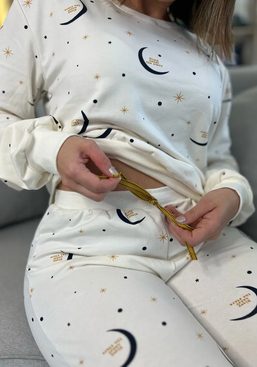 Pijama Manga Longa Branco Estampa Luas