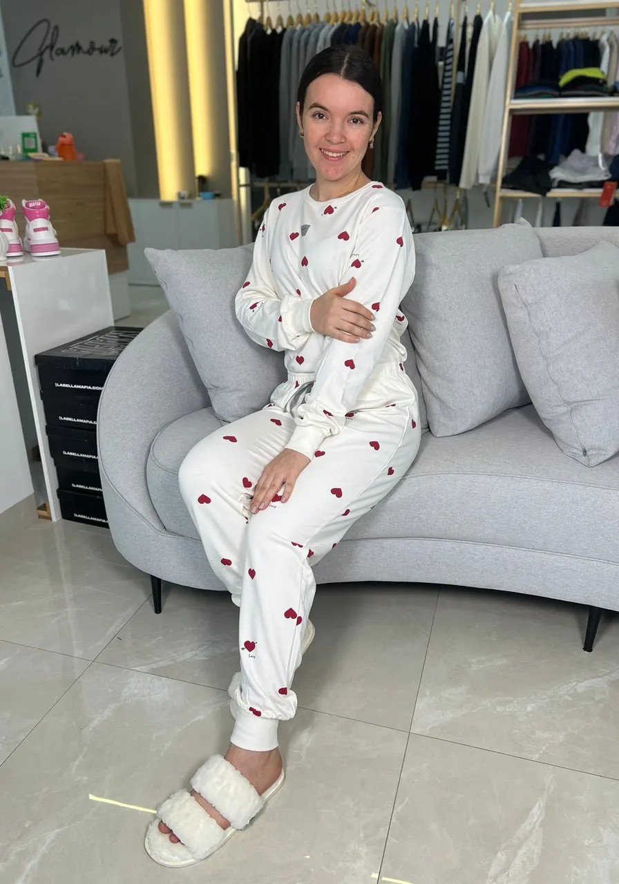 Pijama Manga Longa Off White Estampa Corações