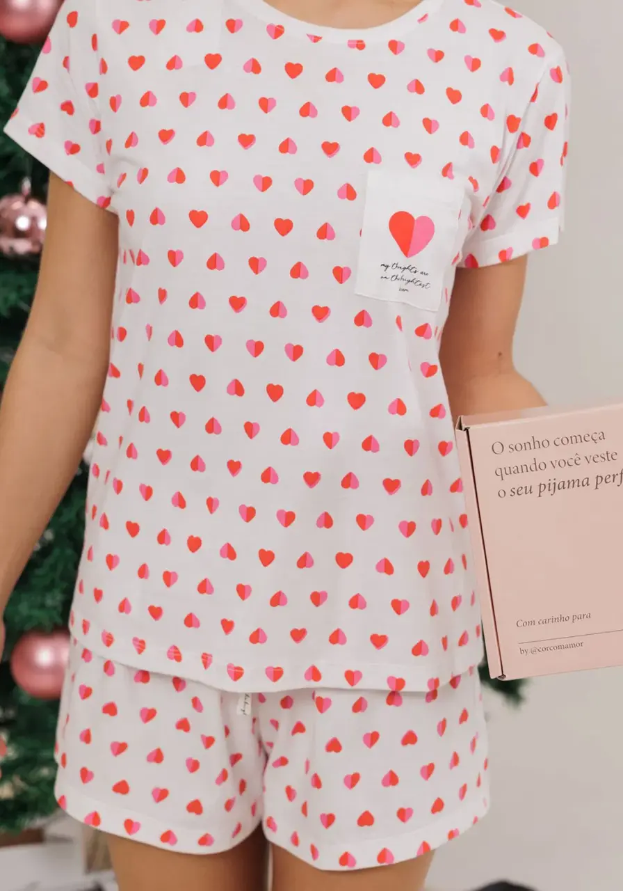 Pijama Manga Curta e Shorts Coração Cor com Amor 