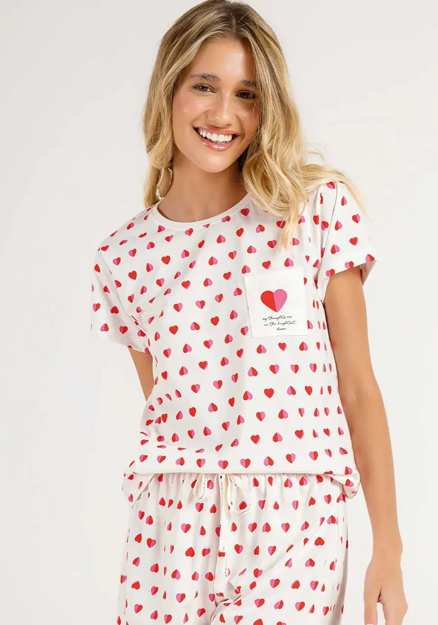 Pijama Manga Curta e Shorts Coração Cor com Amor 