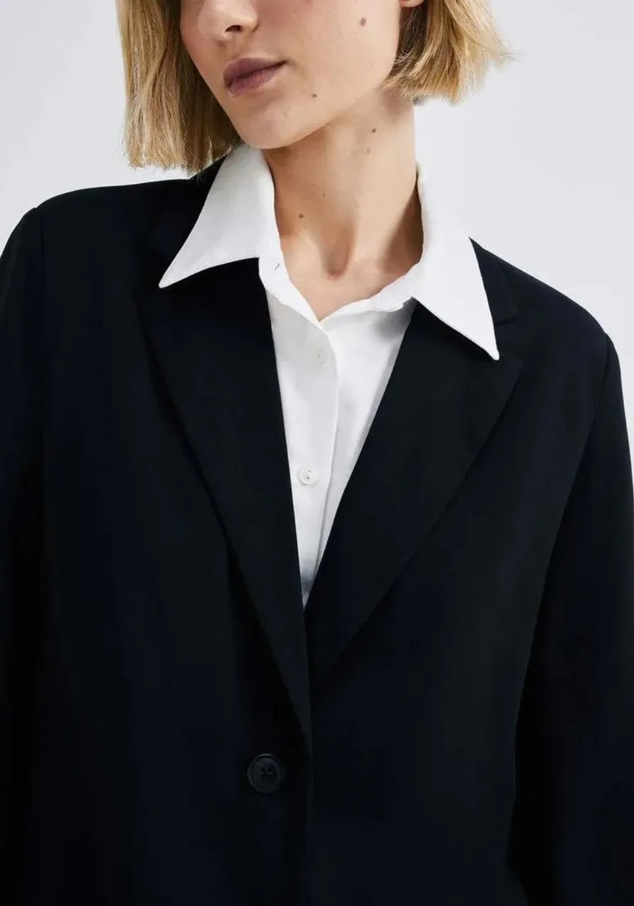 Blazer Alongado Em Crepe Preto 