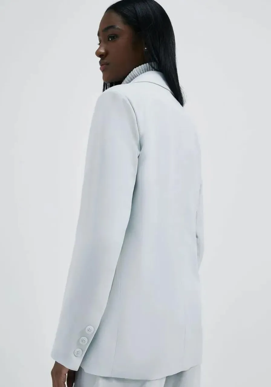 Blazer Alongado Em Crepe Cinza