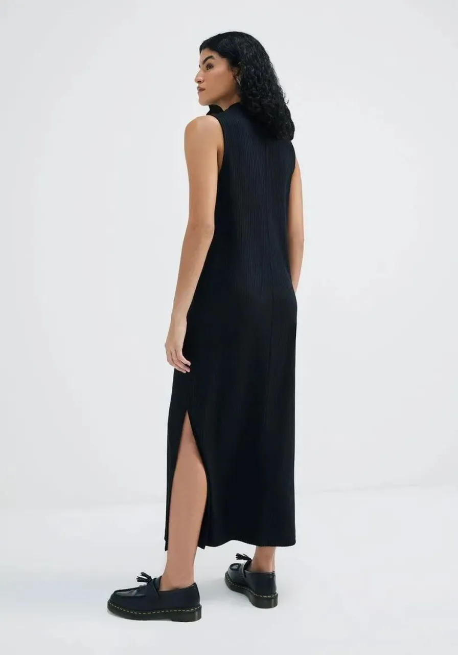 Vestido Midi Reto Canelado Preto
