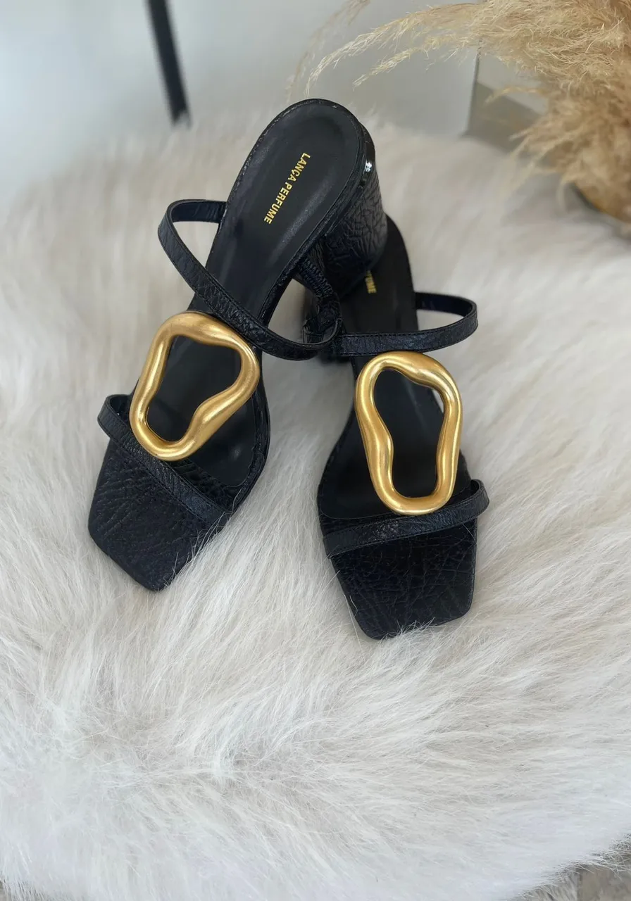 Sandália Com Metal Orgânico Preta Lança Perfume Ref 15040  