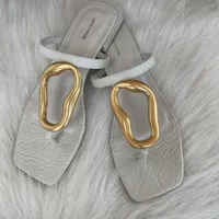 Rasteira Com Enfeite Metal Orgânico Lança Perfume Ref 15494 - imagem 2