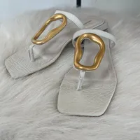 Rasteira Com Enfeite Metal Orgânico Lança Perfume Ref 15494 - imagem 1