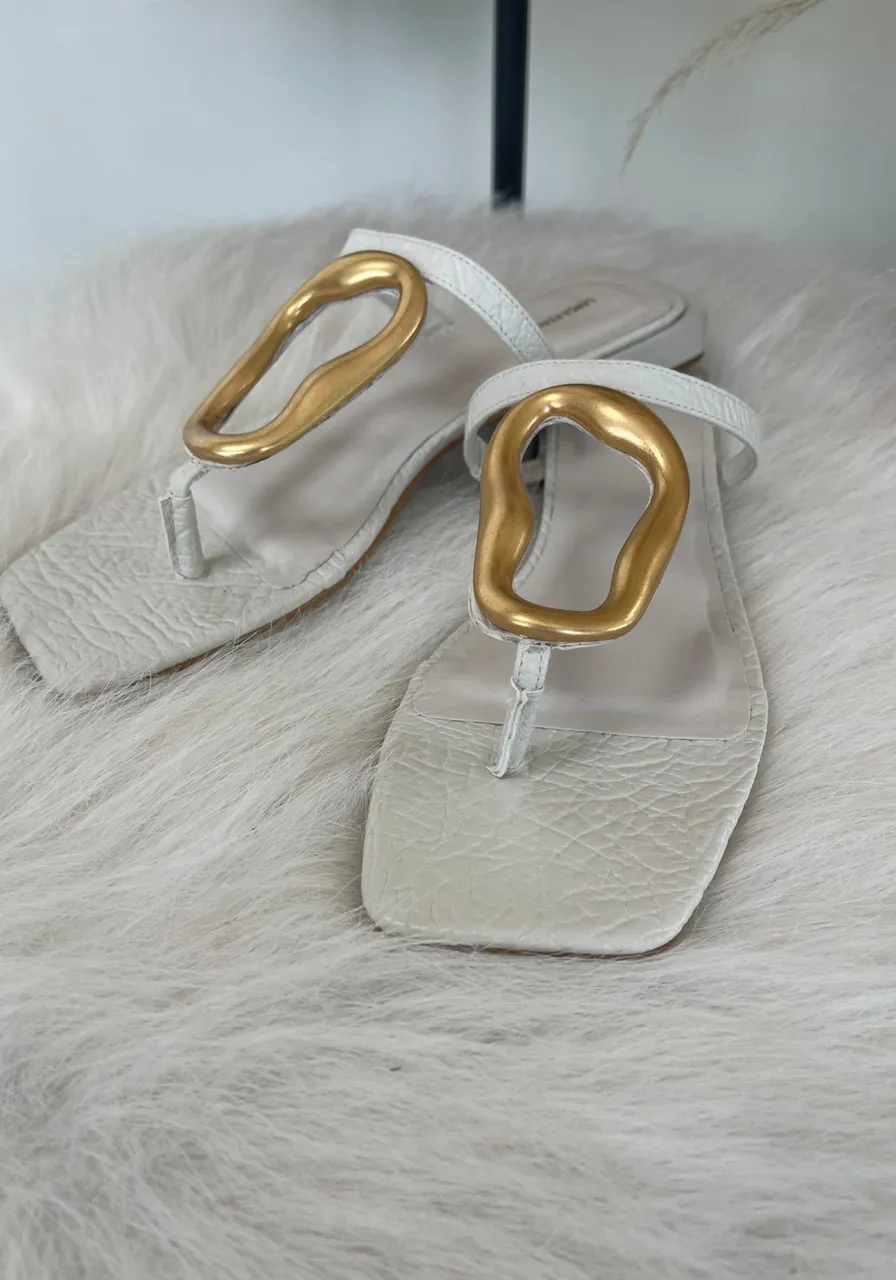 Rasteira Com Enfeite Metal Orgânico Lança Perfume Ref 15494