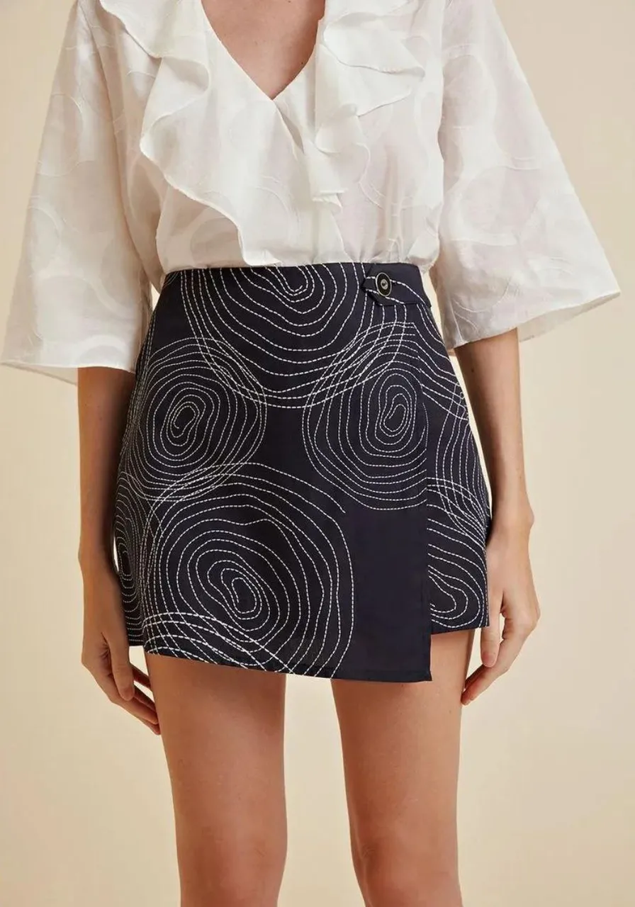 Short Saia Morena Rosa Com Martingale