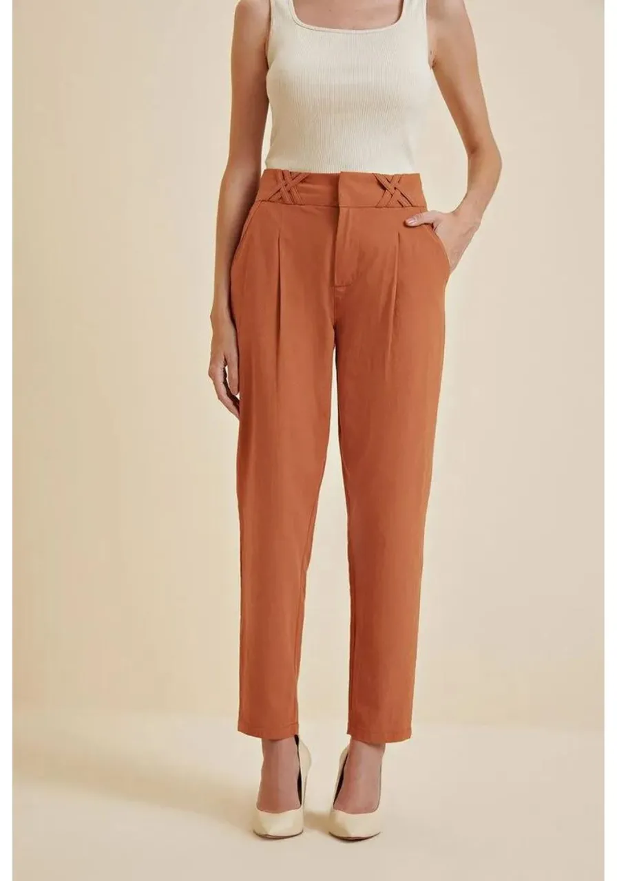 Calça Morena Rosa Cenoura Detalhe Passante