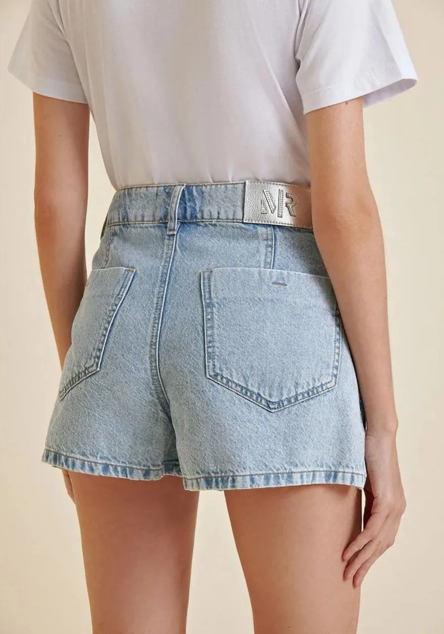 Short Jeans Curto Detalhes Metal E Bordado