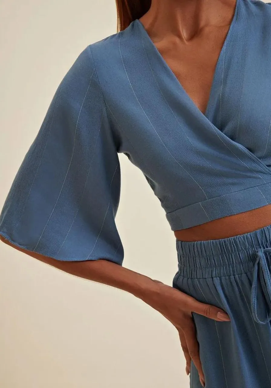 Blusa Decote V Amarração Transpassada