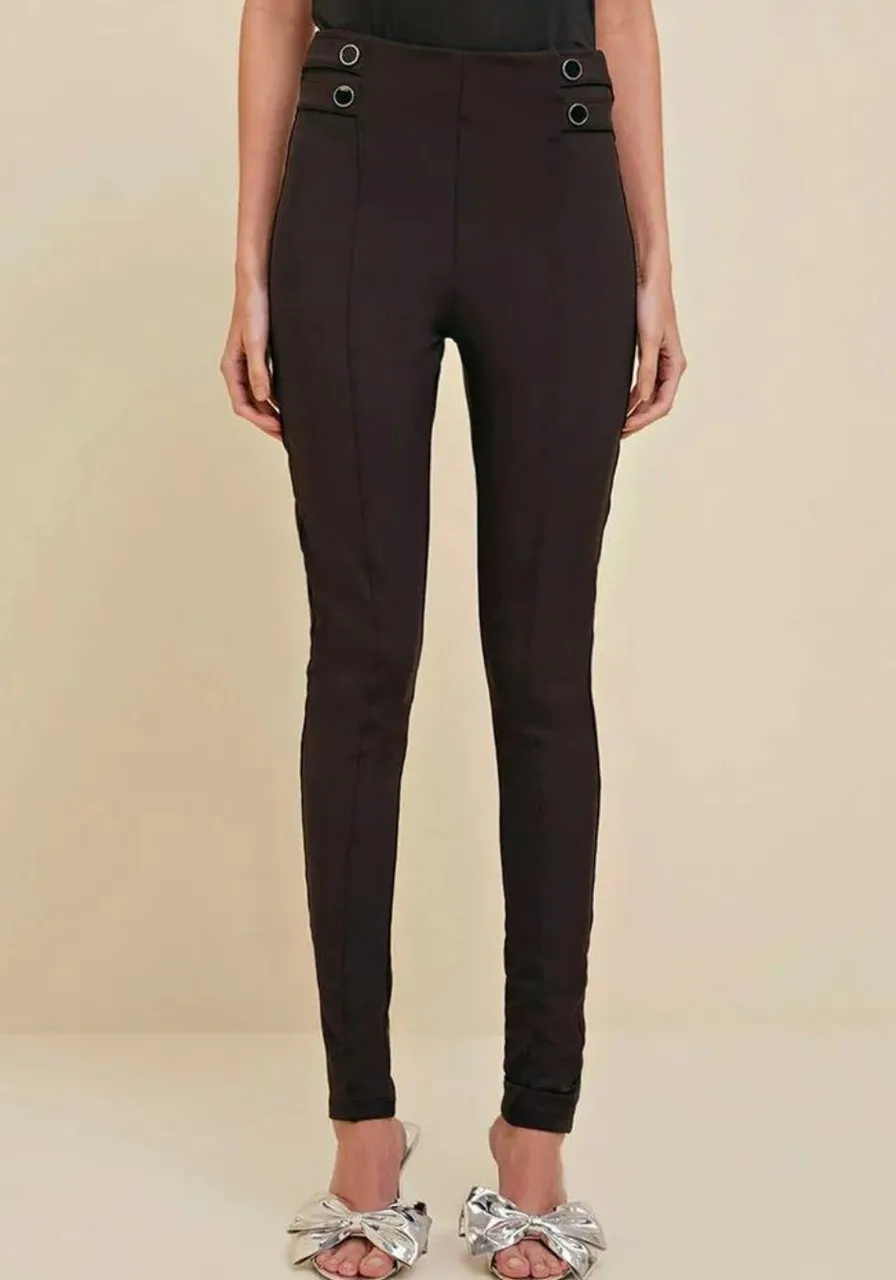 Calça Montaria Detalhe Botão 