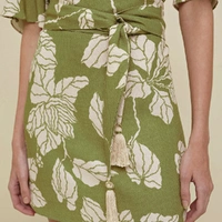 Vestido Curto Decote V Estampado - imagem 2