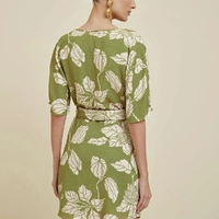 Vestido Curto Decote V Estampado - imagem 3