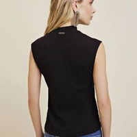 Blusa Gola Alta Canelada Com Aplicações - imagem 2