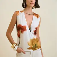 Blusa Decote V sem Manga Estampada Morena Rosa  - imagem 1